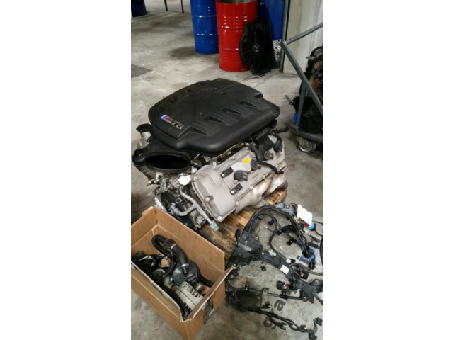 BMW M3 E90 двигатель поврежденный S65B40A в сборе