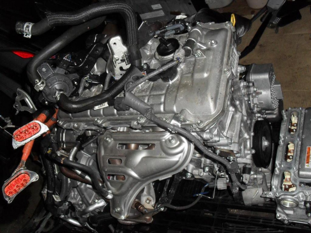 TOYOTA AURIS 2014 двигатель в сборе 1.8 HYBRYDA