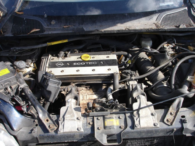 Opel Sintra 2.2 16V двигатель в сборе навесное оборудование NR33