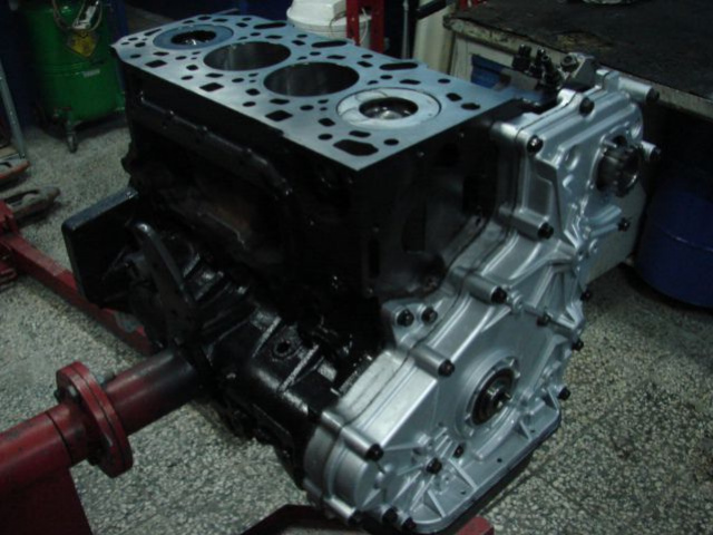 Двигатель HYUNDAI H1 KIA SORENTO 2.5 CRDI D4CB гаранти.