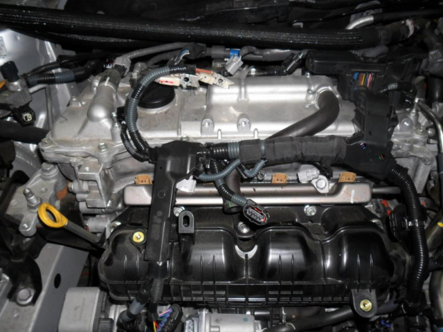 TOYOTA AURIS PRIUS HSD двигатель HYBRYDA 1.8 X2ZR 10г.