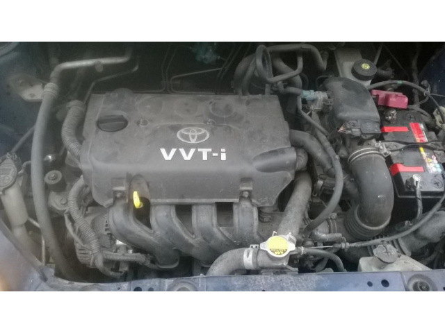 TOYOTA YARIS VERSO двигатель 1, 3 VVT-I