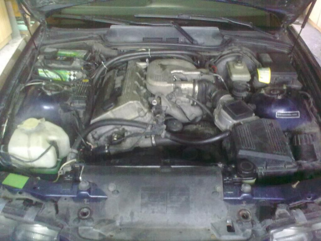 BMW e36 318is двигатель + навесное оборудование, коробка передач, aku 74ah