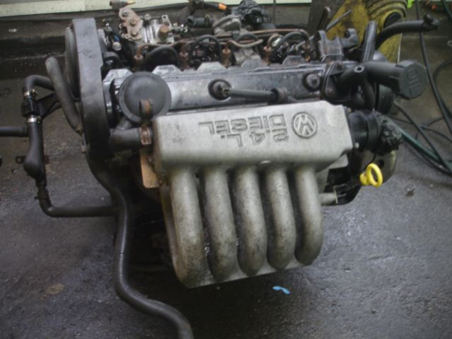 Двигатель насос форсунки в сборе. VW T4 TRANSPORTER 2.4D