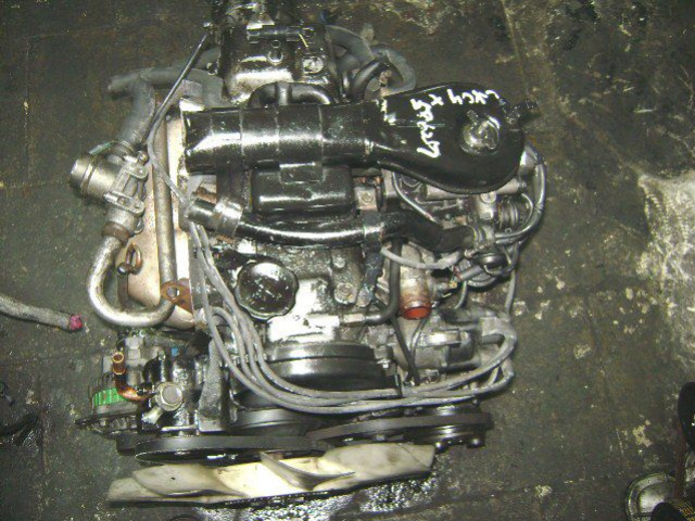 Двигатель HYUNDAI 2.4 8V L4CS STAREX H1 H-1 GRACE