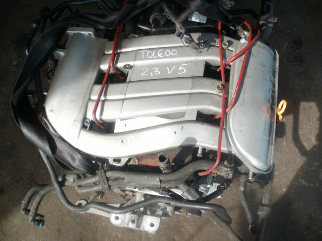 Seat Toledo Leon двигатель 2.3 бензин V5 модель AQN