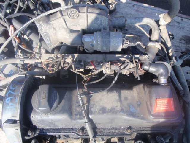 Двигатель VW GOLF 3 1.8 PELNY форсунка в сборе