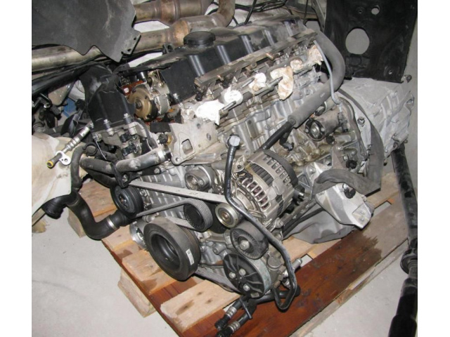 BMW E90 LCI 328i двигатель Z навесным оборудованием поврежденный
