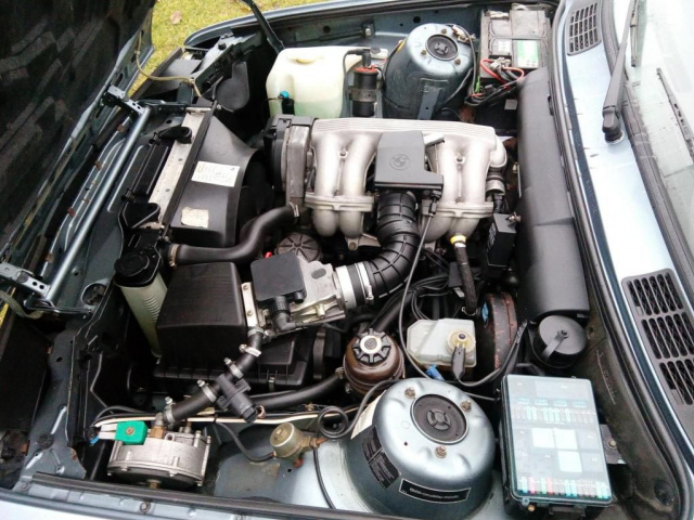 BMW E30 318i M40 двигатель + caly naped wydech kat