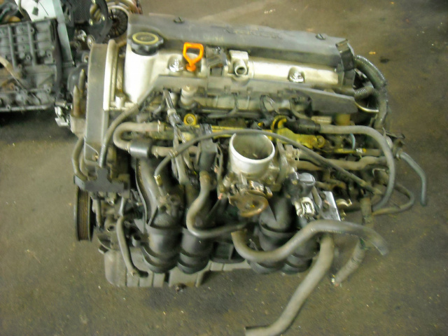 HONDA CIVIC 2003 год двигатель D16 V1