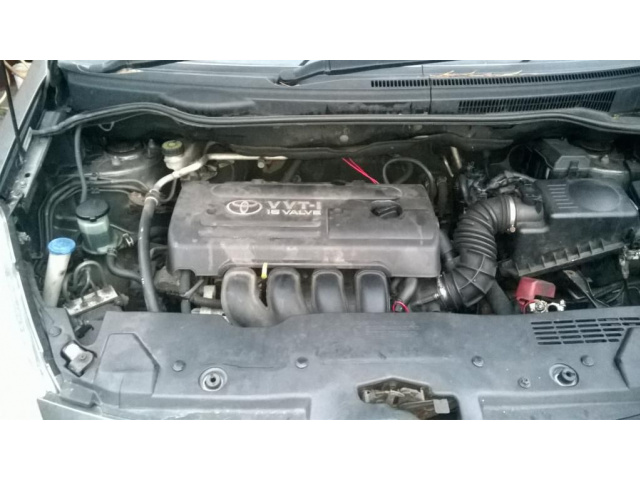 Двигатель Toyota Corolla Verso Avensis 1.8 16v 1ZZ