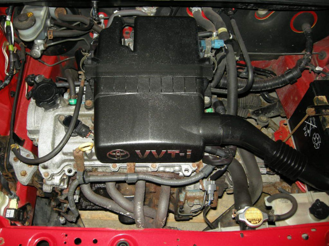 Двигатель Toyota Yaris 1.0 VVT-i 115000km