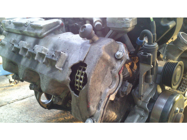 Двигатель Chrysler Crossfire 3, 2 V6 поврежденный