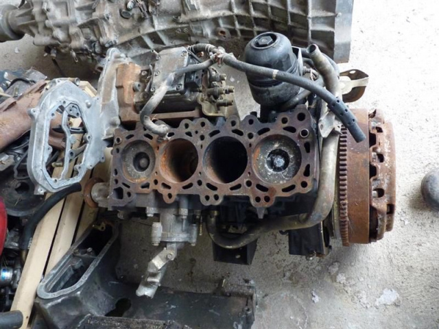 Nissan D22 YD25 двигатель в сборе (поврежденный)