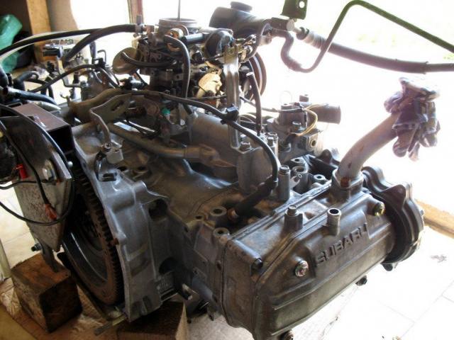 Subaru Leone двигатель EA-82 EA- 1.8 na gazniku