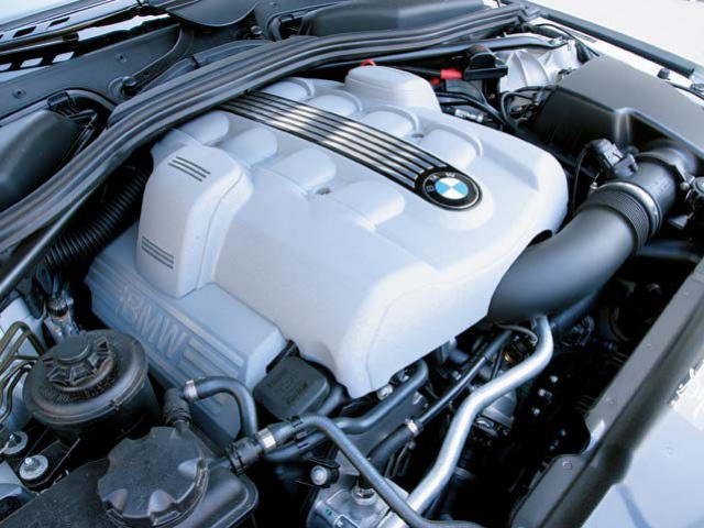 Двигатель BMW N62B44A бензин E60 E61 E63 E64 90 тыс