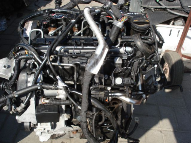 SKODA ROOMSTER 2010 год голый двигатель 1.6 TDI