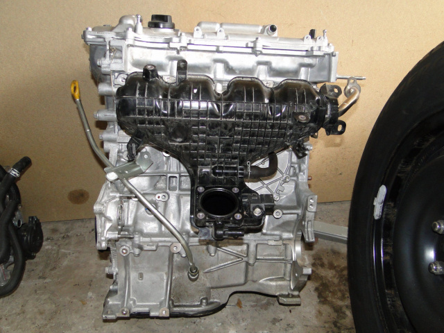 TOYOTA AURIS II PRIUS двигатель 1.8b HYBRYDA 2ZR