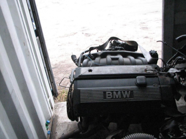 Двигатель BMW E39 1998 год 523 523i 2.5 125kW в сборе