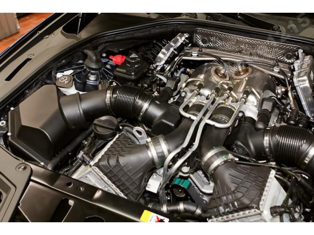 BMW F10 M5 M6 двигатель голый без навесного оборудования 4, 4 2012r