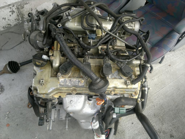 NISSAN ALMERA TINO двигатель 1, 8 16V 1.8