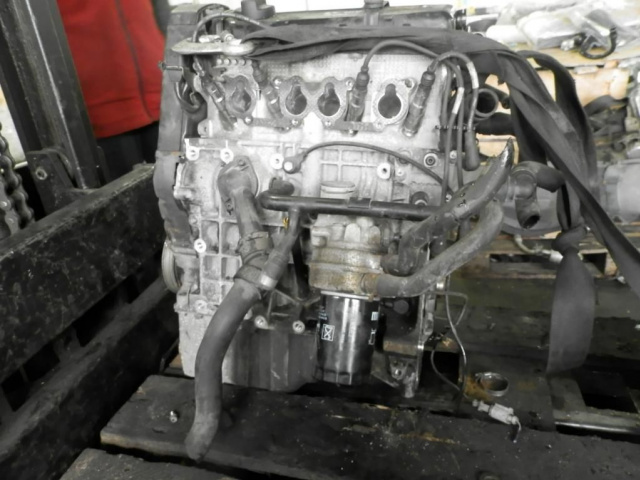 VW PASSAT B5 двигатель 1.6 8V бензин AHL