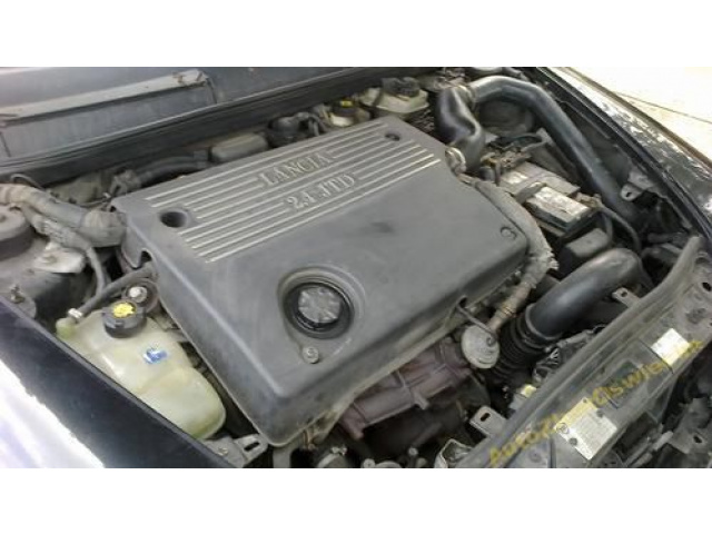 Двигатель Z навесным оборудованием Lancia Lybra 2.4 JTD 1999 год
