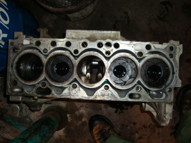 Двигатель Volvo XC60 2, 4D5 120KW повреждена glowica