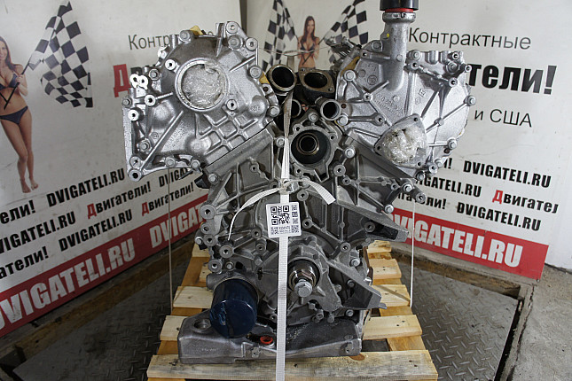 Двигатель вид с боку Infiniti V9X