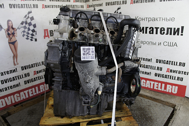 Двигатель вид с боку Mercedes OM 601.943