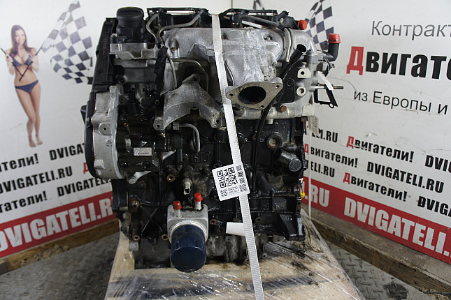 Двигатель вид с боку Peugeot RHT (DW10ATED4)