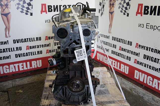 Двигатель вид с боку Renault K4J 750