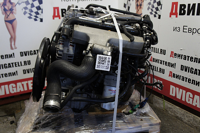 Двигатель вид с боку Audi AWT