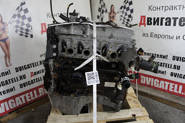 Двигатель вид с боку Renault K7M 702