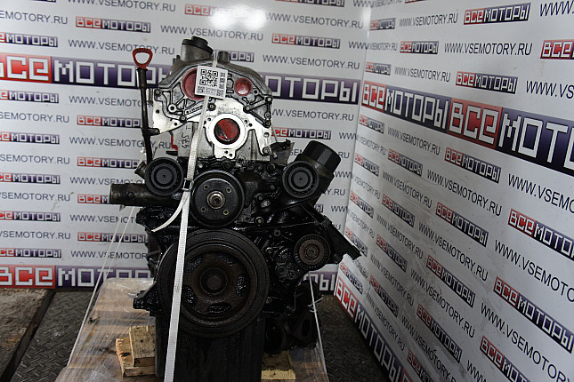 Двигатель вид с боку MERCEDES-BENZ OM 611.981