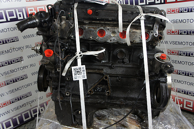 Двигатель вид с боку MERCEDES-BENZ M 102.962