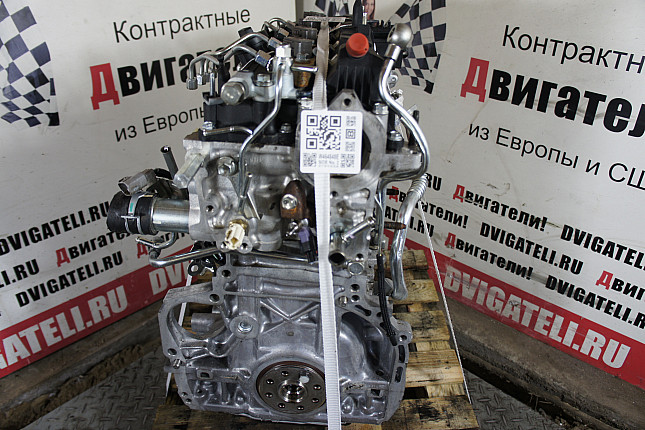 Двигатель вид с боку Toyota 2AD-FTV