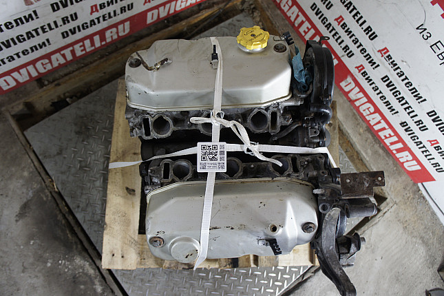 Фотография контрактного двигателя сверху Chrysler 6g72