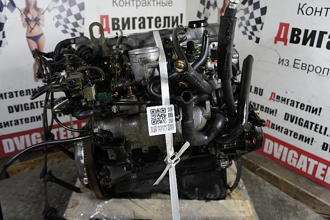 Двигатель вид с боку Nissan GA14DE 