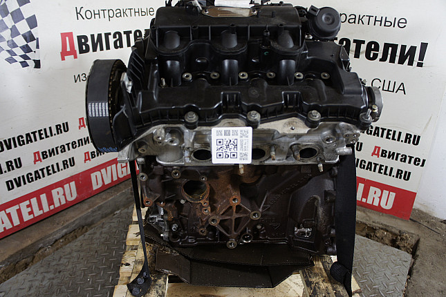 Двигатель вид с боку Land Rover 276DT