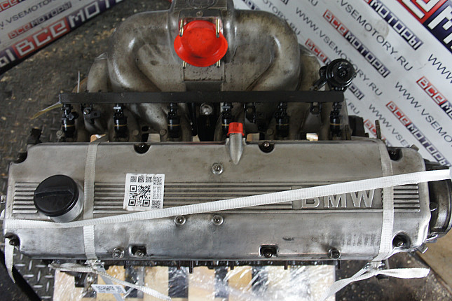 Фотография контрактного двигателя сверху BMW M 30 B 35 (346KB)