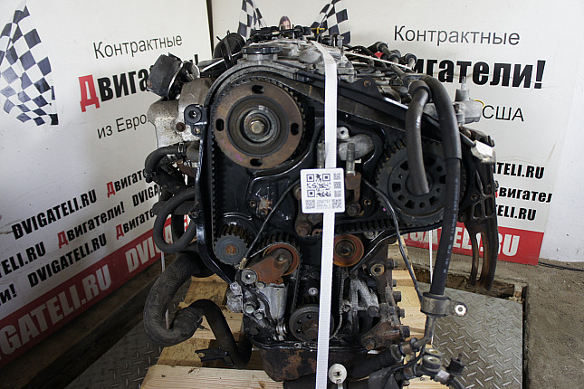 Двигатель вид с боку Mazda RF2A