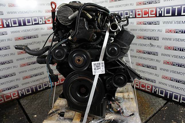 Двигатель вид с боку MERCEDES-BENZ OM 613.961