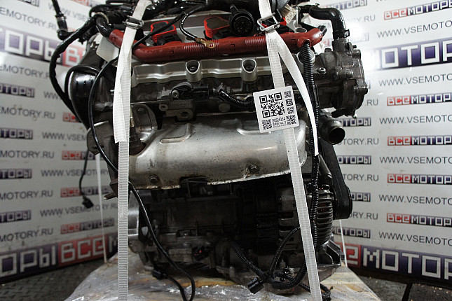 Двигатель вид с боку AUDI AUK