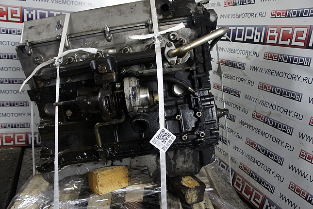 Двигатель вид с боку BMW M 51 D 25 (256T1)+ вакуумный насос