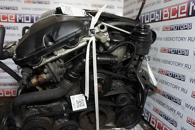 Двигатель вид с боку BMW M52 B25 (Vanos)