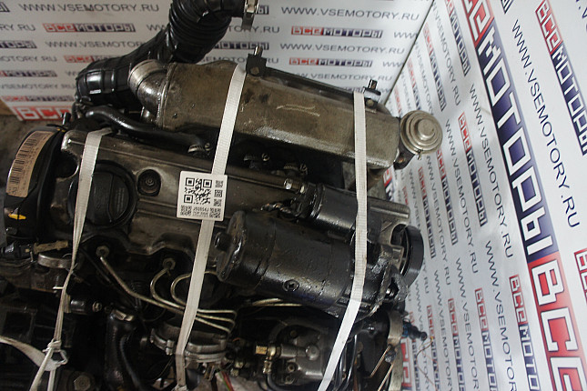 Фотография контрактного двигателя сверху AUDI AAT