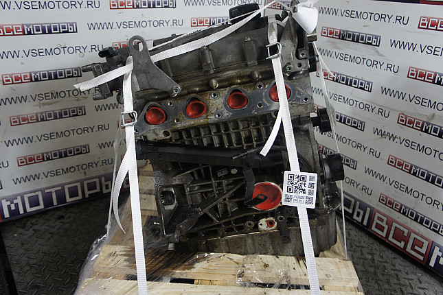 Двигатель вид с боку AUDI AUA