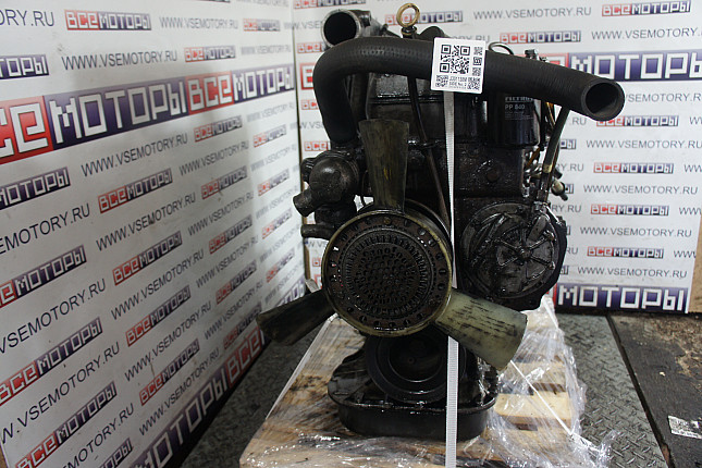 Двигатель вид с боку MERCEDES-BENZ OM 616.937