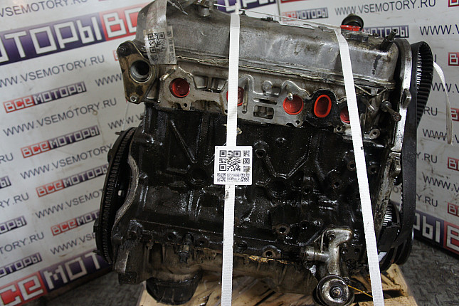 Двигатель вид с боку ISUZU 4ZE1